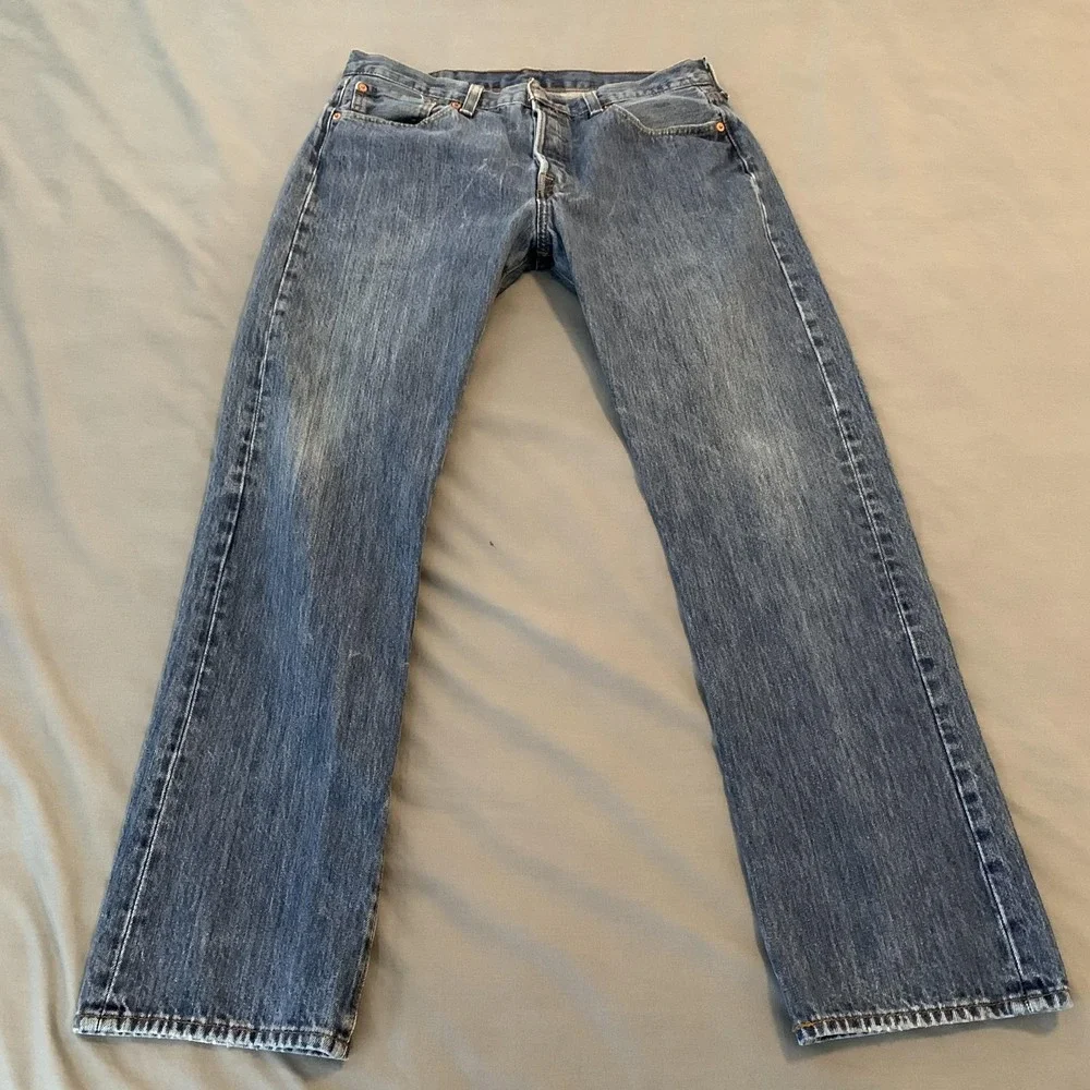 Levis 501 Jeans Mens 34x32 (33x29) Medium Wash Blue Straight Button Fly Denim